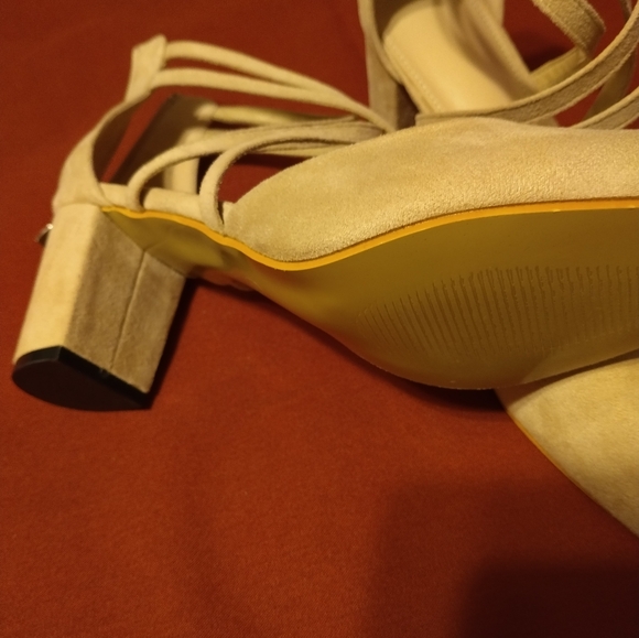 Shoes - Picture 5 of 7